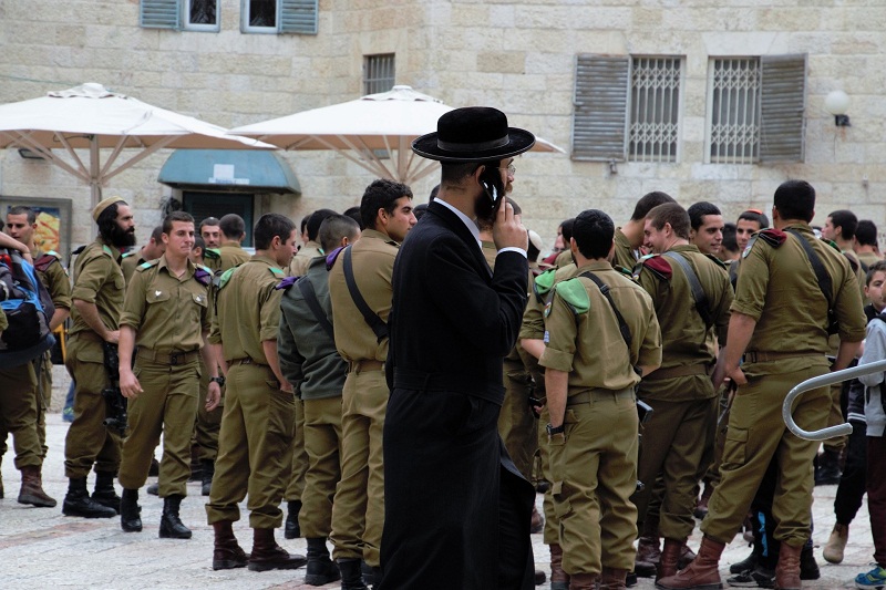 Israël - Un ministre ultra-orthodoxe brise le tabou du service militaire